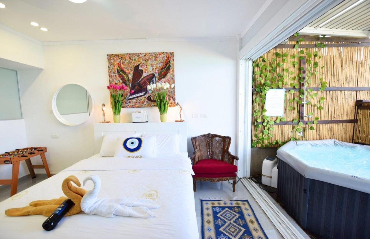 Magic On The Sea-Suites With A Private Jacuzzi And A Private Sea View Нетания Экстерьер фото