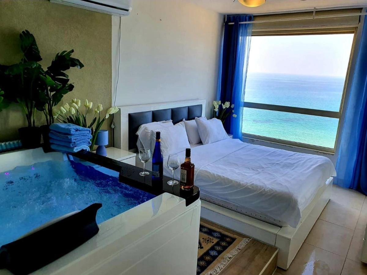 Magic On The Sea-Suites With A Private Jacuzzi And A Private Sea View Нетания Экстерьер фото