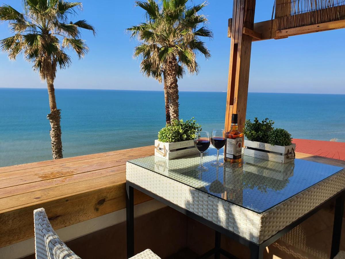 Magic On The Sea-Suites With A Private Jacuzzi And A Private Sea View Нетания Номер фото