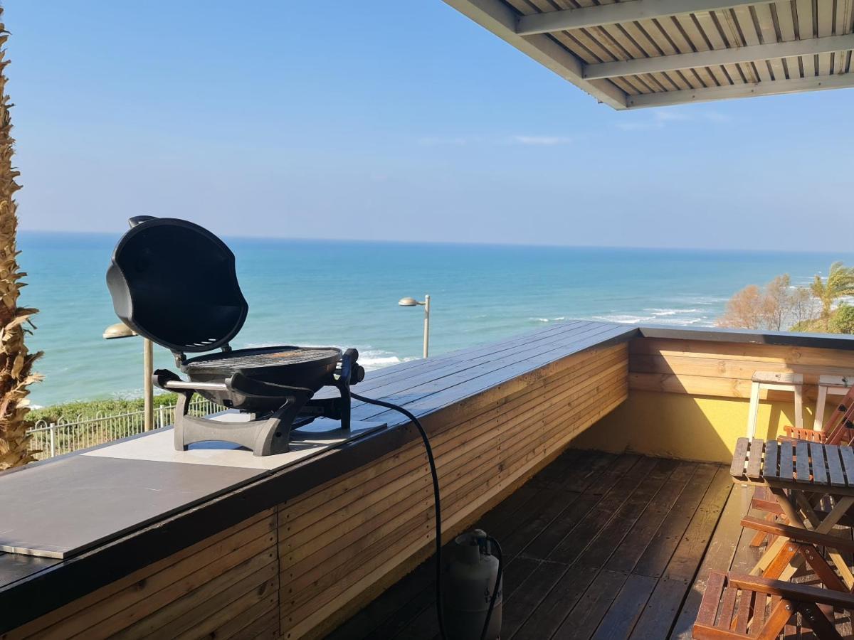 Magic On The Sea-Suites With A Private Jacuzzi And A Private Sea View Нетания Экстерьер фото
