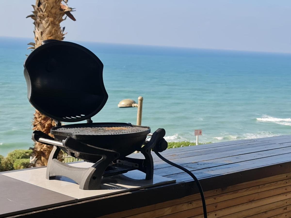 Magic On The Sea-Suites With A Private Jacuzzi And A Private Sea View Нетания Экстерьер фото