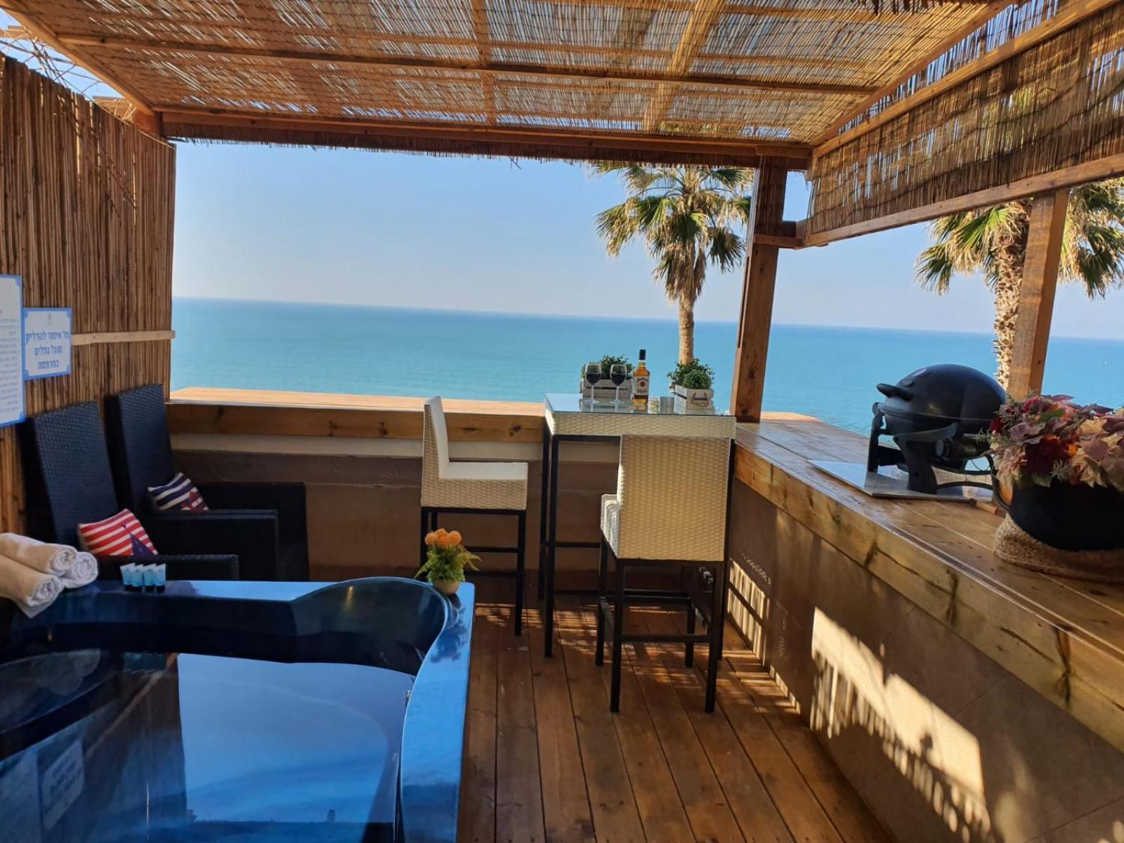 Magic On The Sea-Suites With A Private Jacuzzi And A Private Sea View Нетания Номер фото