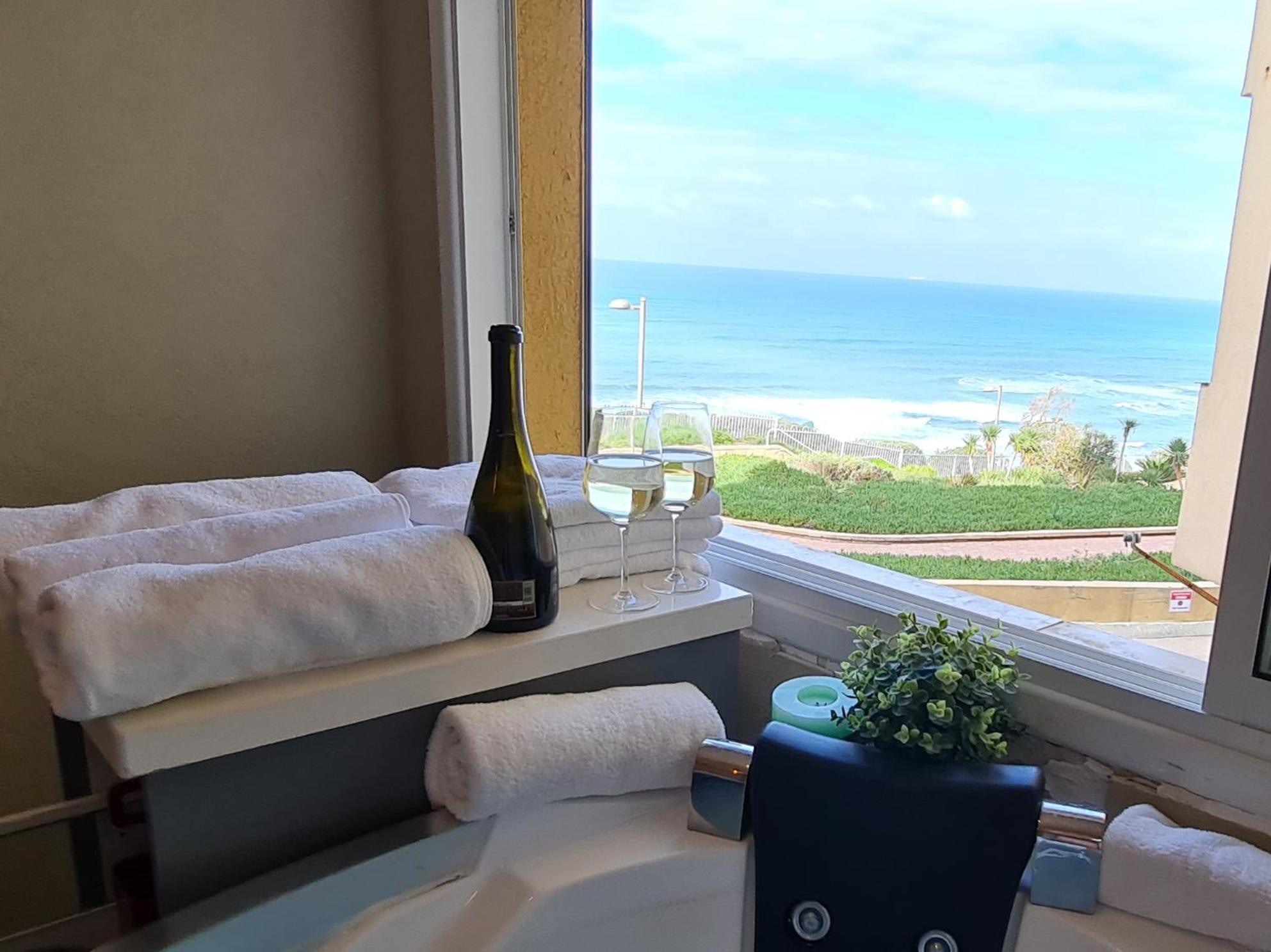 Magic On The Sea-Suites With A Private Jacuzzi And A Private Sea View Нетания Номер фото