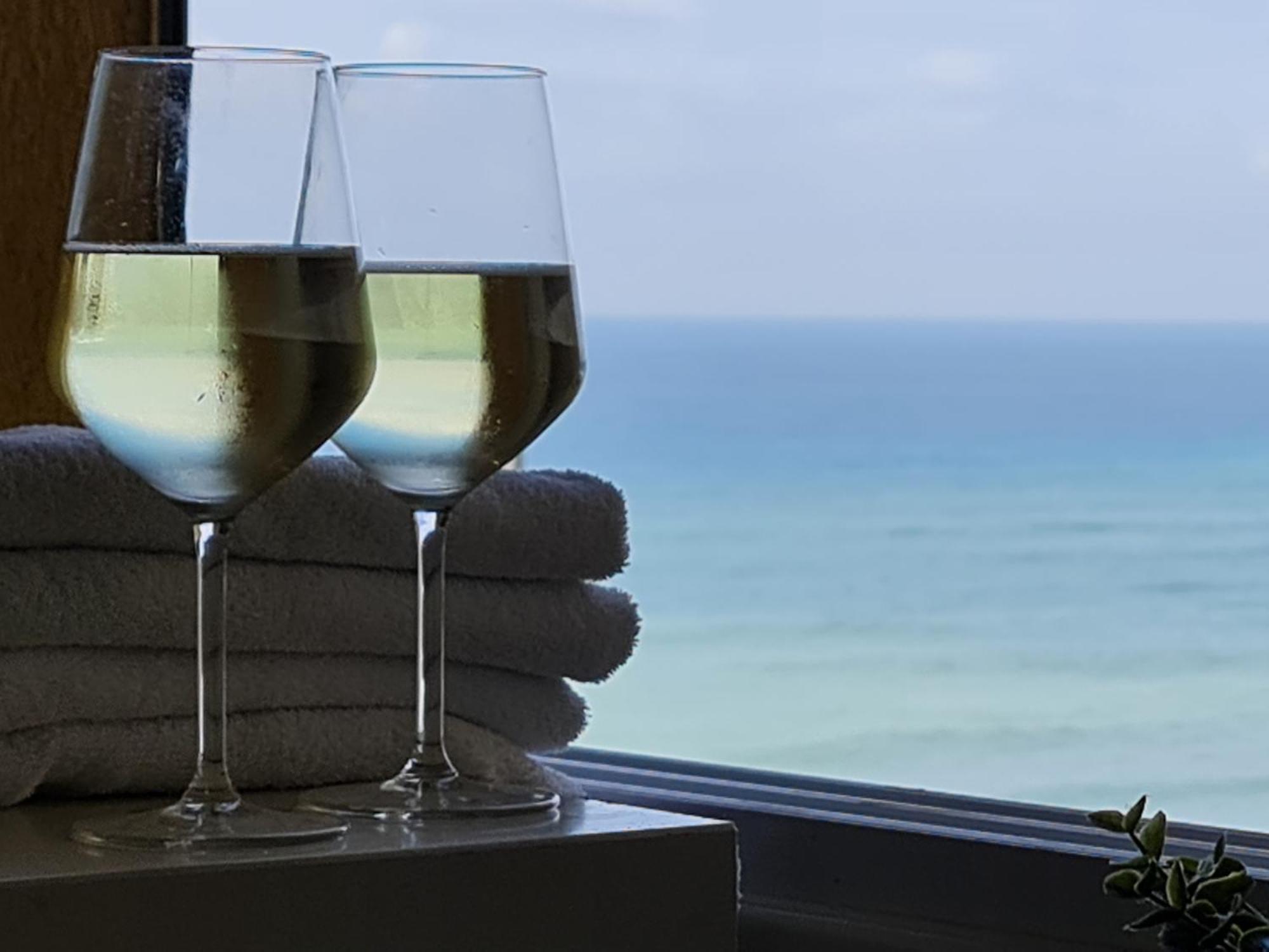 Magic On The Sea-Suites With A Private Jacuzzi And A Private Sea View Нетания Номер фото