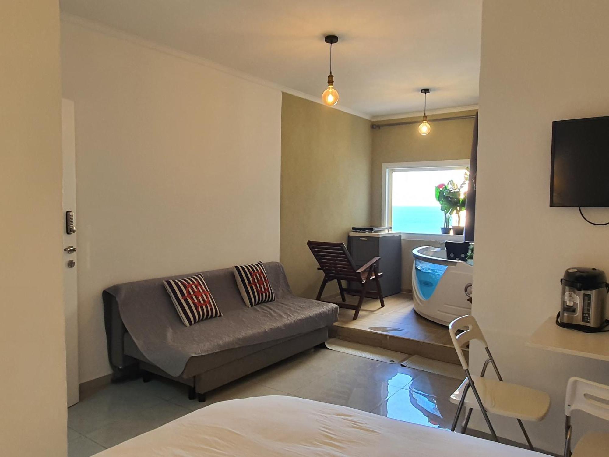 Magic On The Sea-Suites With A Private Jacuzzi And A Private Sea View Нетания Номер фото